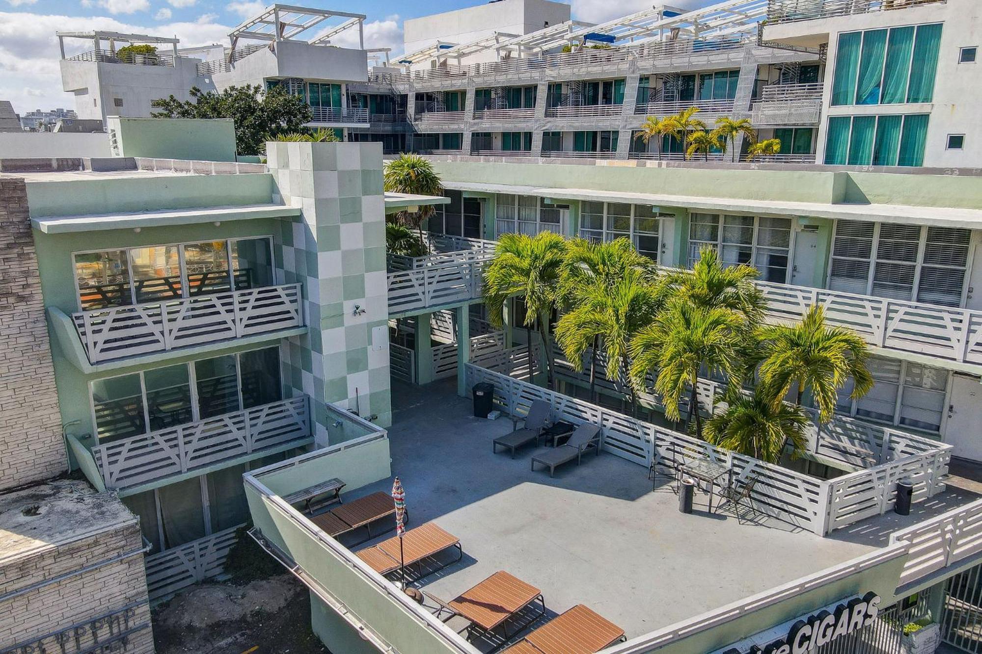 Deco Beachside Apt, W/2 Queen Beds, Washer/Dryer Apartment Miami Beach Exterior photo