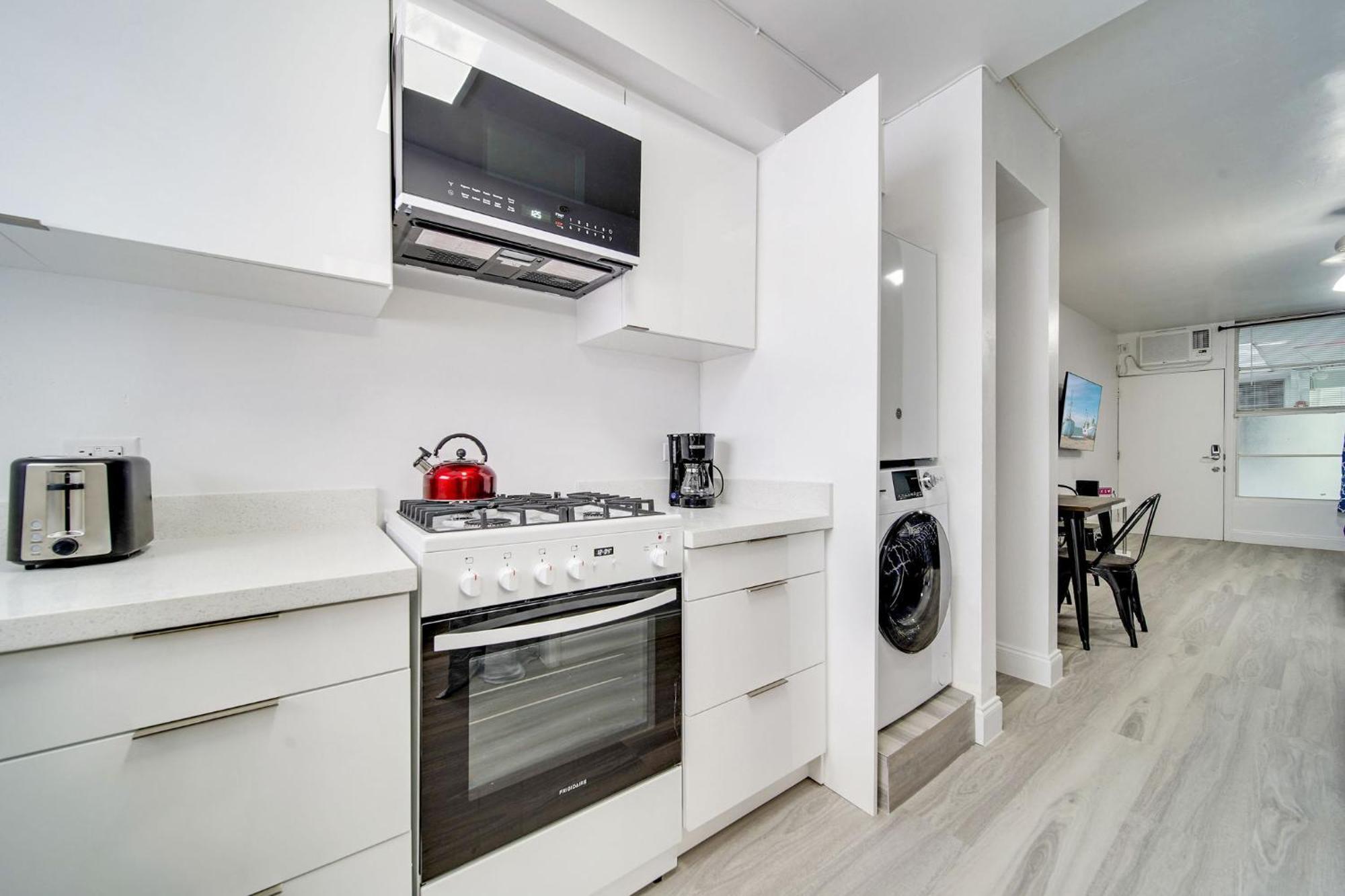 Deco Beachside Apt, W/2 Queen Beds, Washer/Dryer Miami Beach Exterior photo