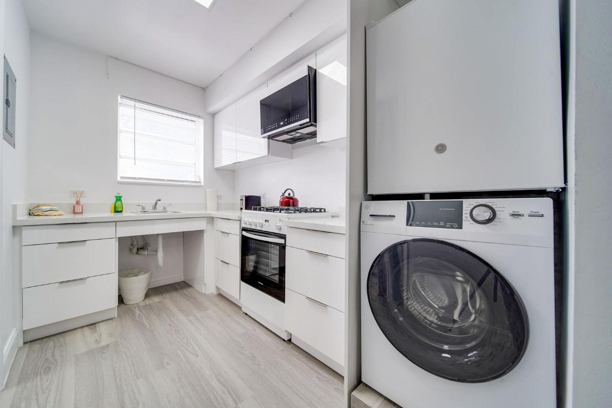 Deco Beachside Apt, W/2 Queen Beds, Washer/Dryer Miami Beach Exterior photo